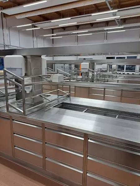 Montage Frumento Gastrotechnik, Großküchen, Buffet, Ausgaben, Bar, Foodtrack, Hohenems