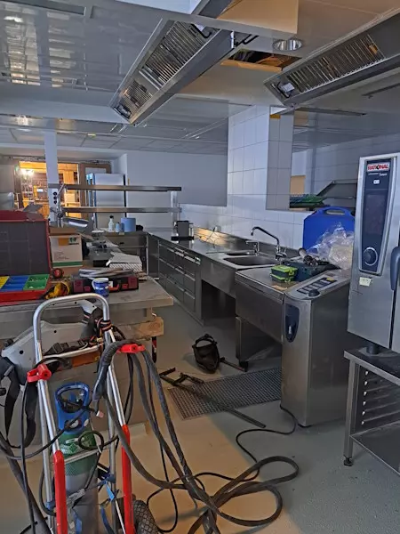 Montage Frumento Gastrotechnik, Großküchen, Buffet, Ausgaben, Bar, Foodtrack, Hohenems